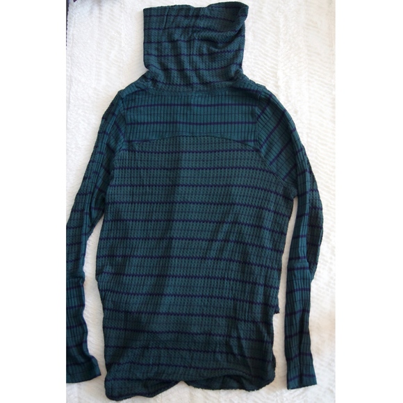 Free People Turtle Neck sweater - Picture 2 of 3